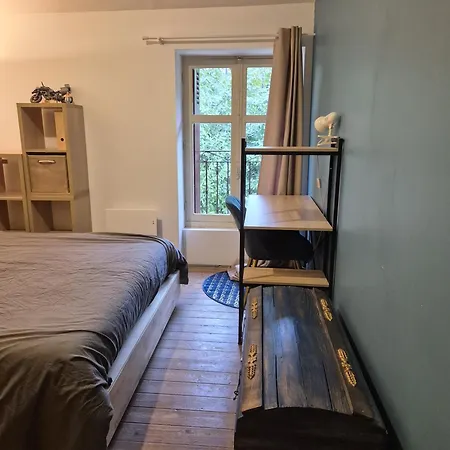 Marcart, Sur Le Sentier Du Miosson Benoit 山林小屋